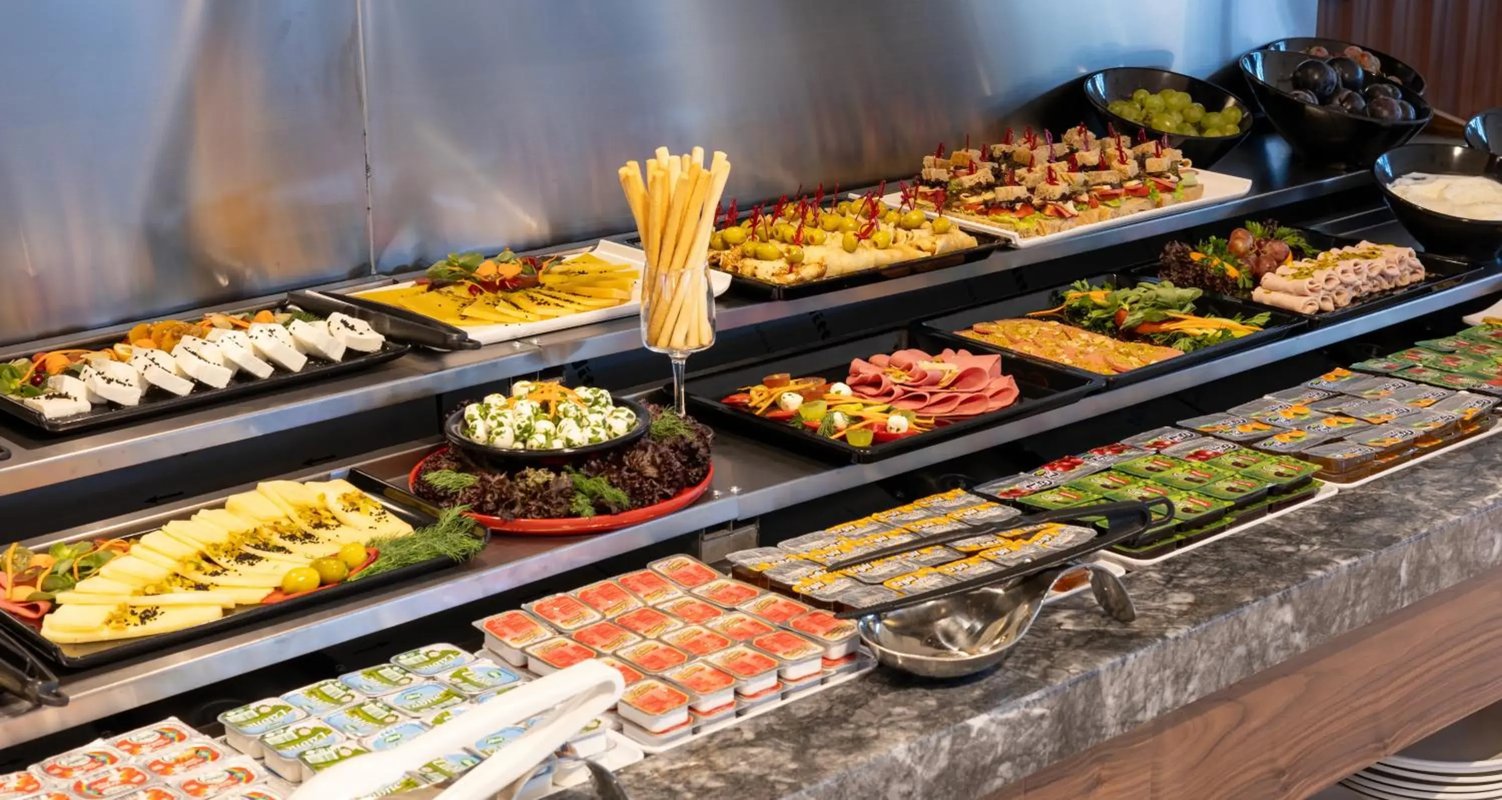 Food and drinks in Lilium Hotel & Suites Food and drinks in Lilium Hotel & Suites