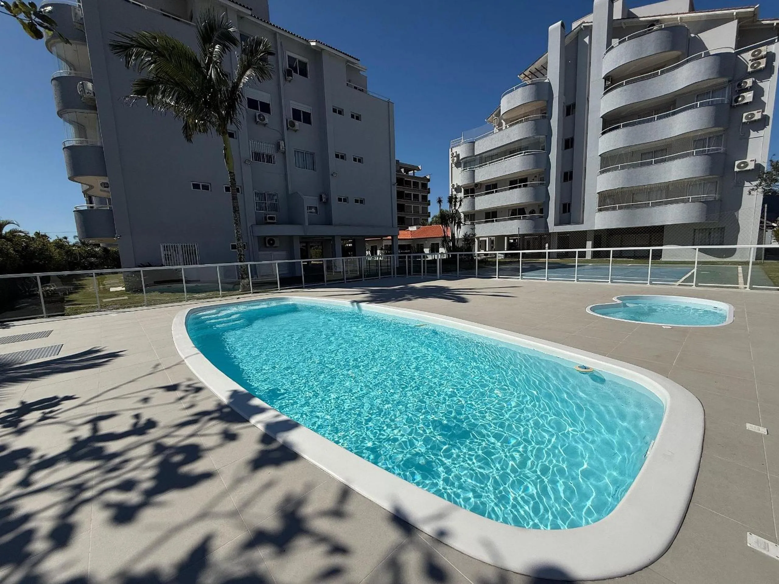 Cód 79 - Apto com hidromassagem e vista mar