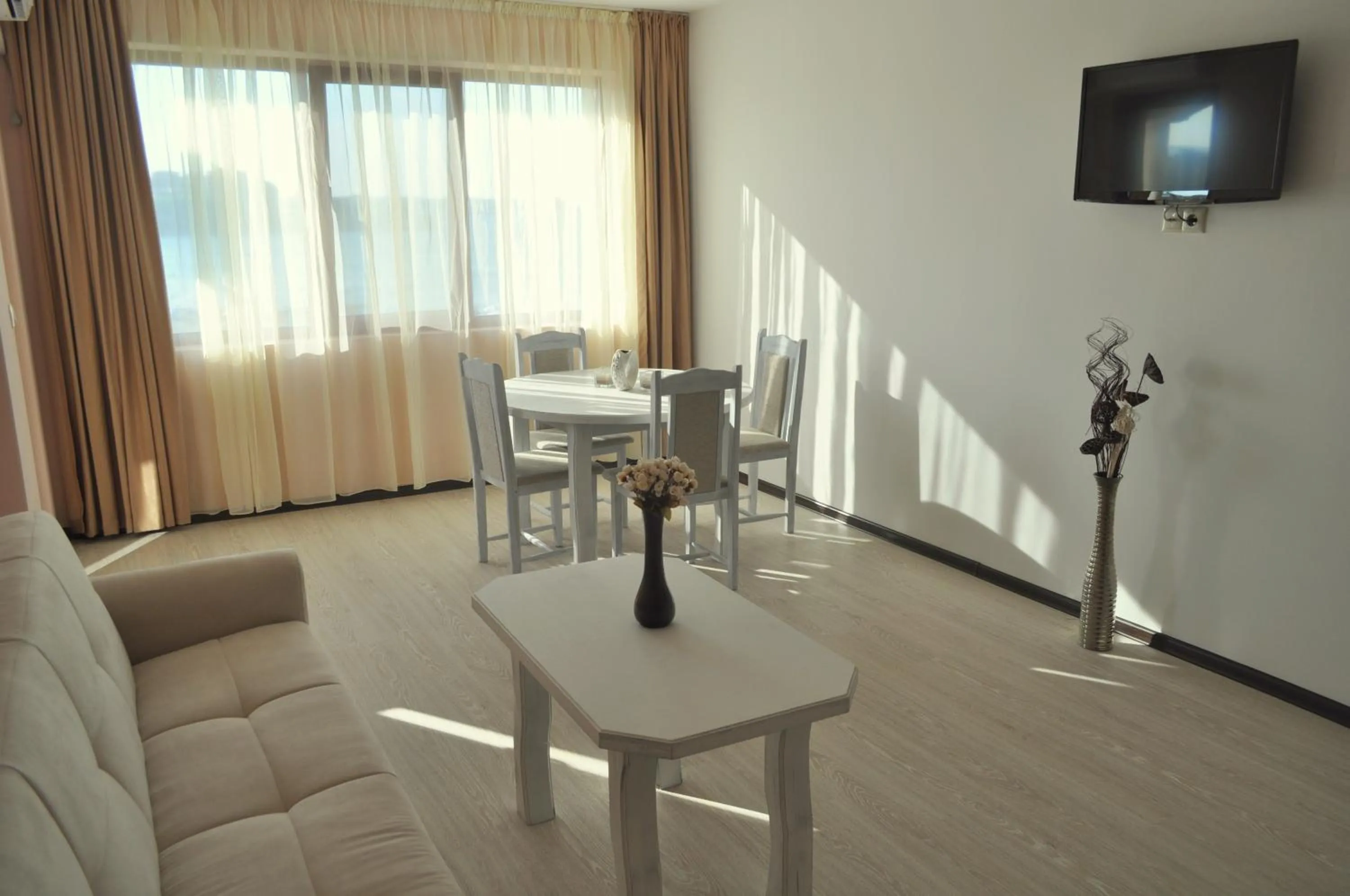 Living room in Toma's Residence - Front Beach