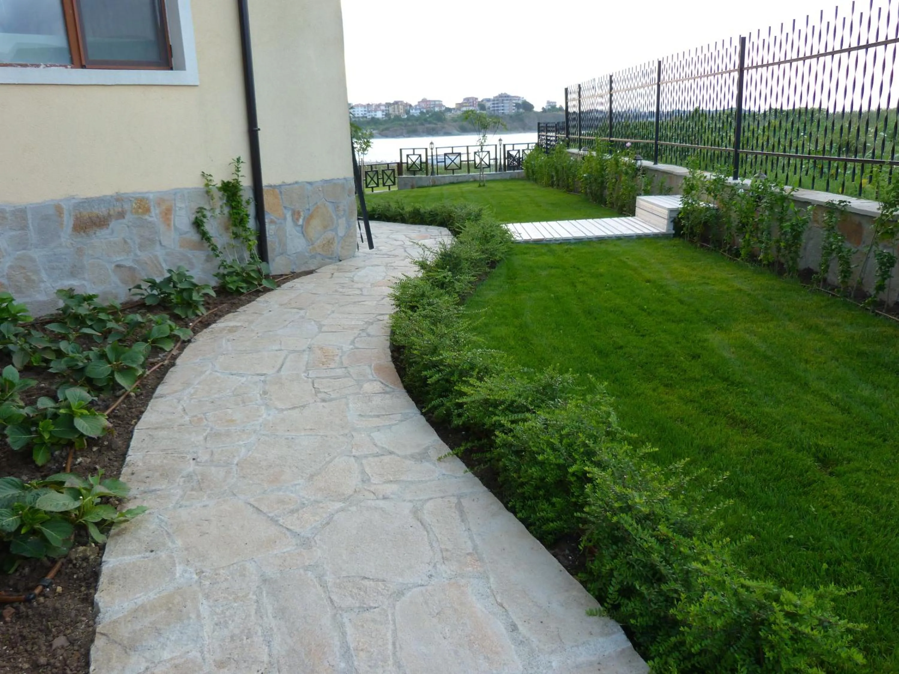 Garden in Toma's Residence - Front Beach