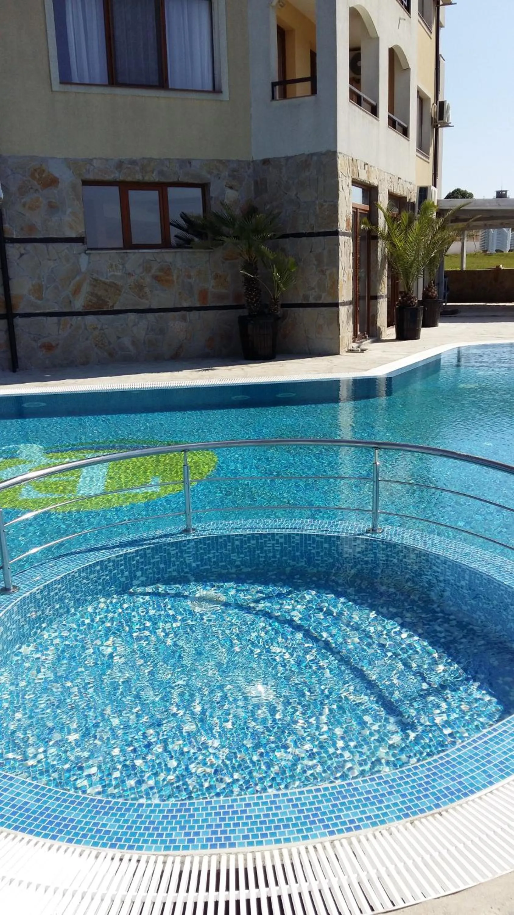 Swimming pool in Toma's Residence - Front Beach