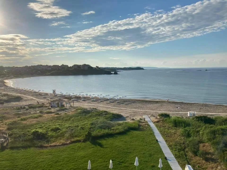 Beach in Toma's Residence - Front Beach