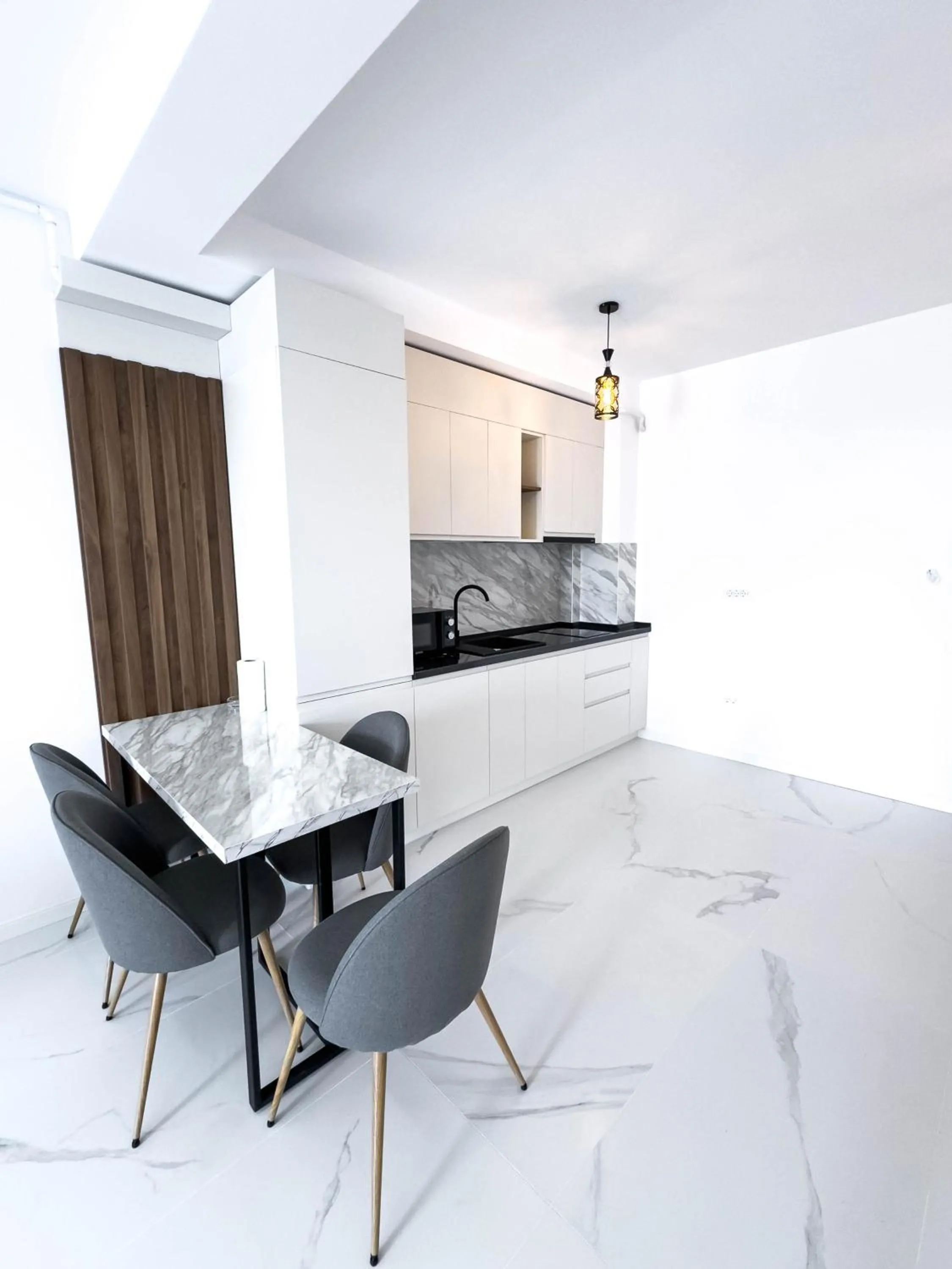 Kitchen or kitchenette in Wave 6 Apartments