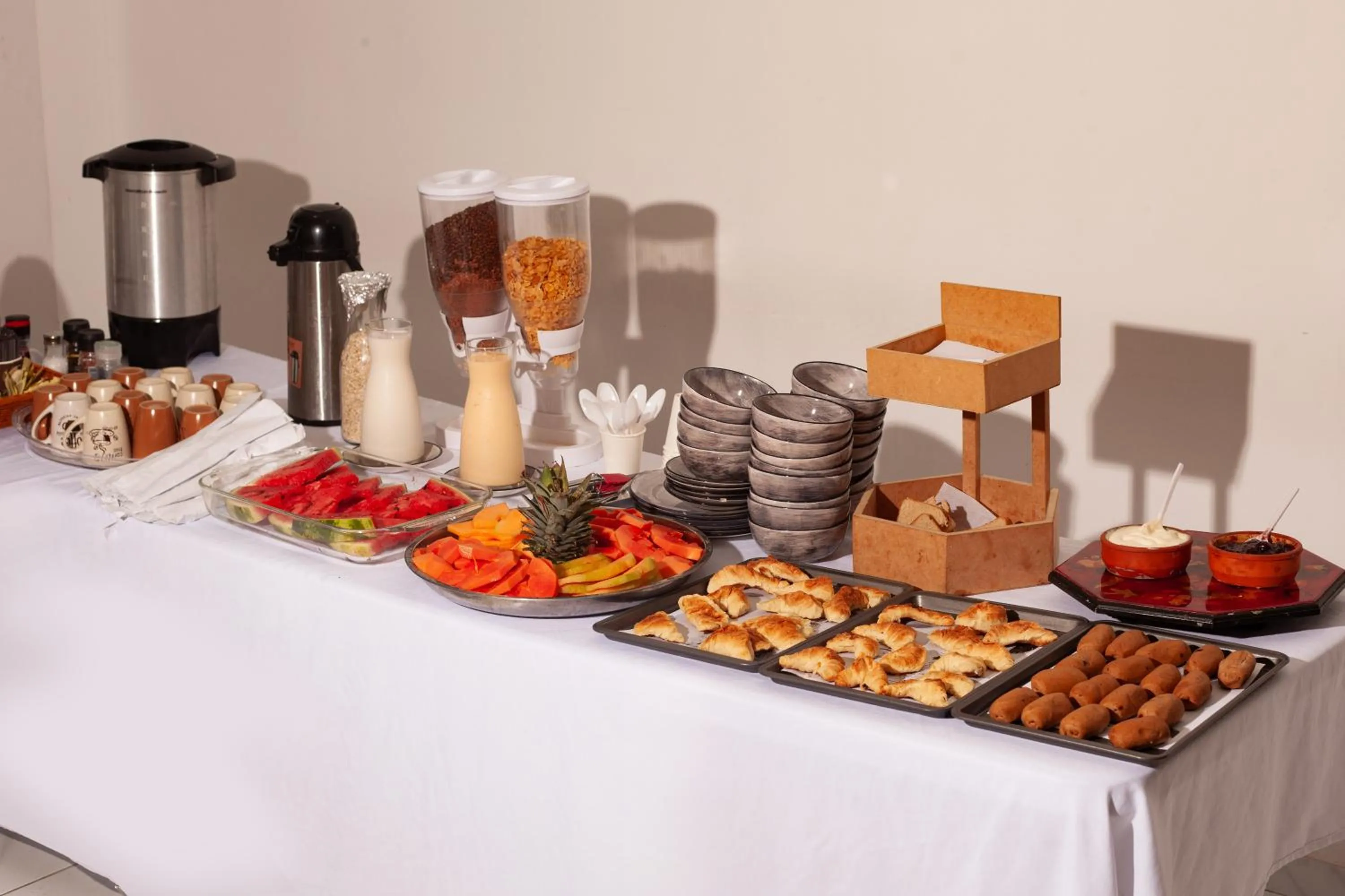 Restaurant/places to eat in Hotel OR Suite
