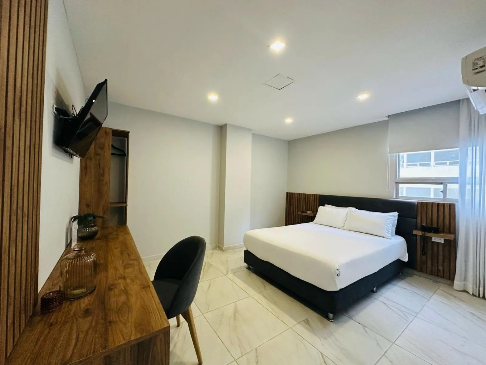 TV and multimedia, Bed in Hotel OR Suite