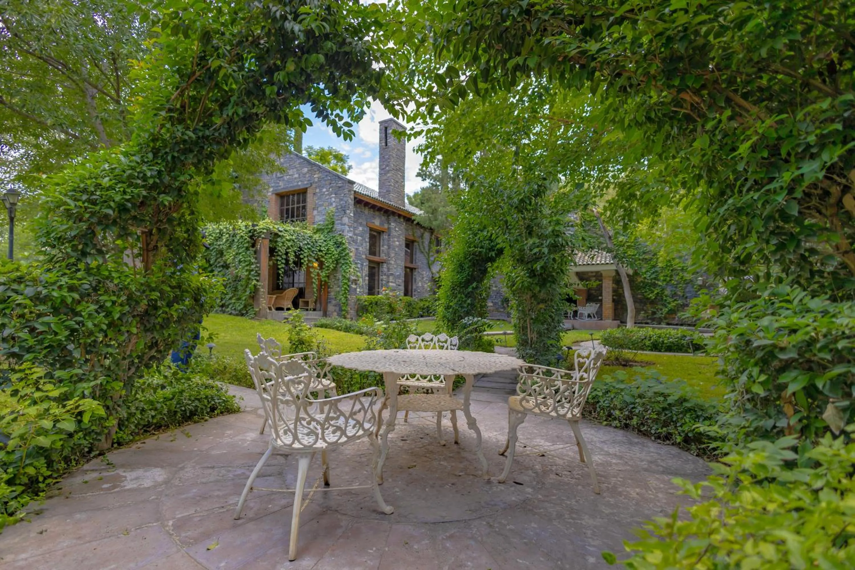 Garden in Casa Rincón by Lumina