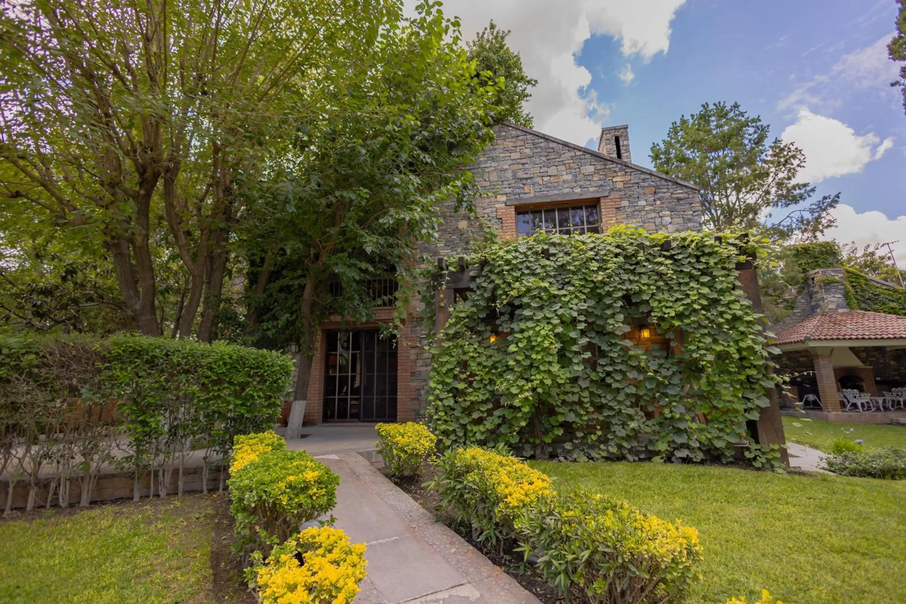Property building in Casa Rincón by Lumina