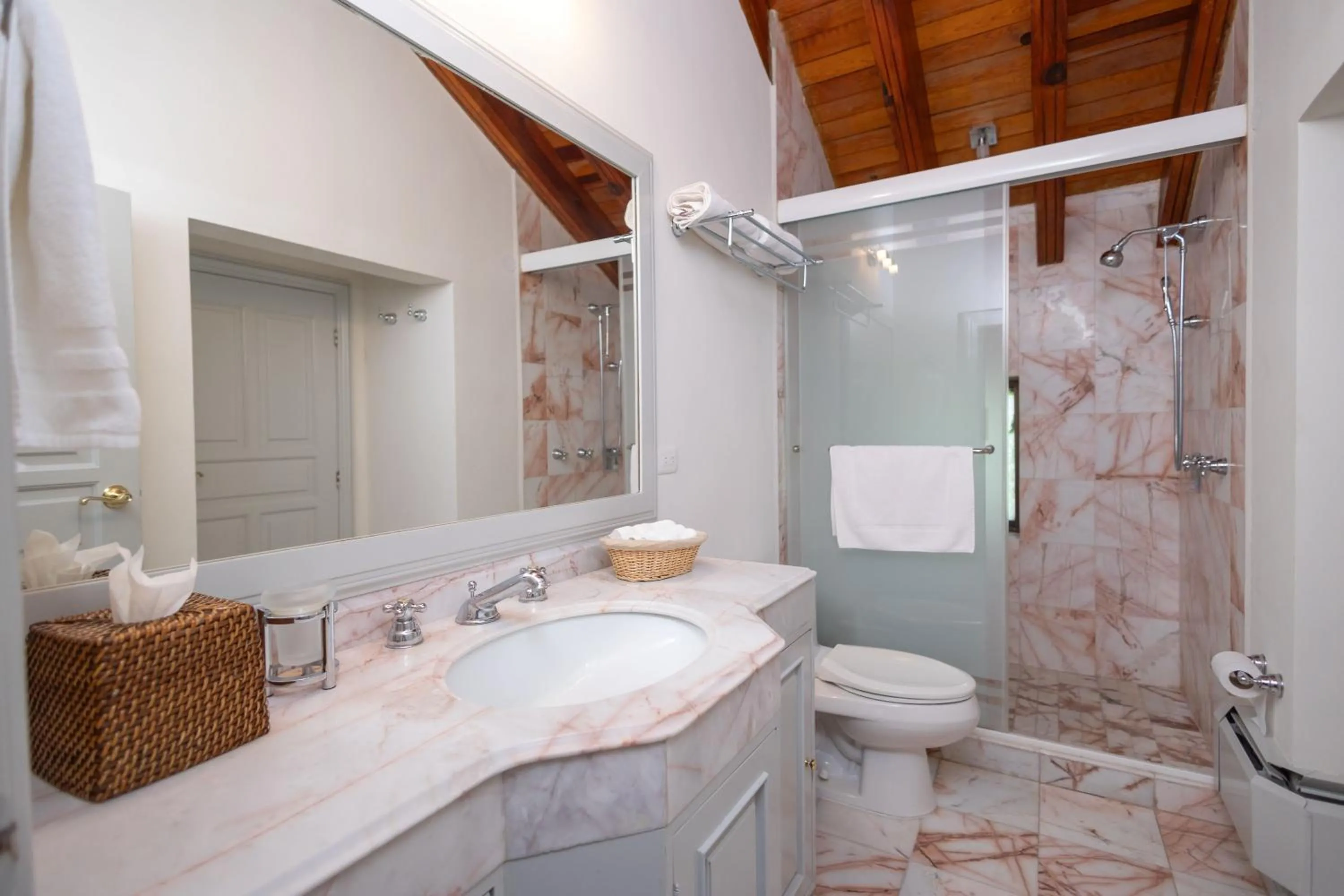 Shower in Casa Rincón by Lumina
