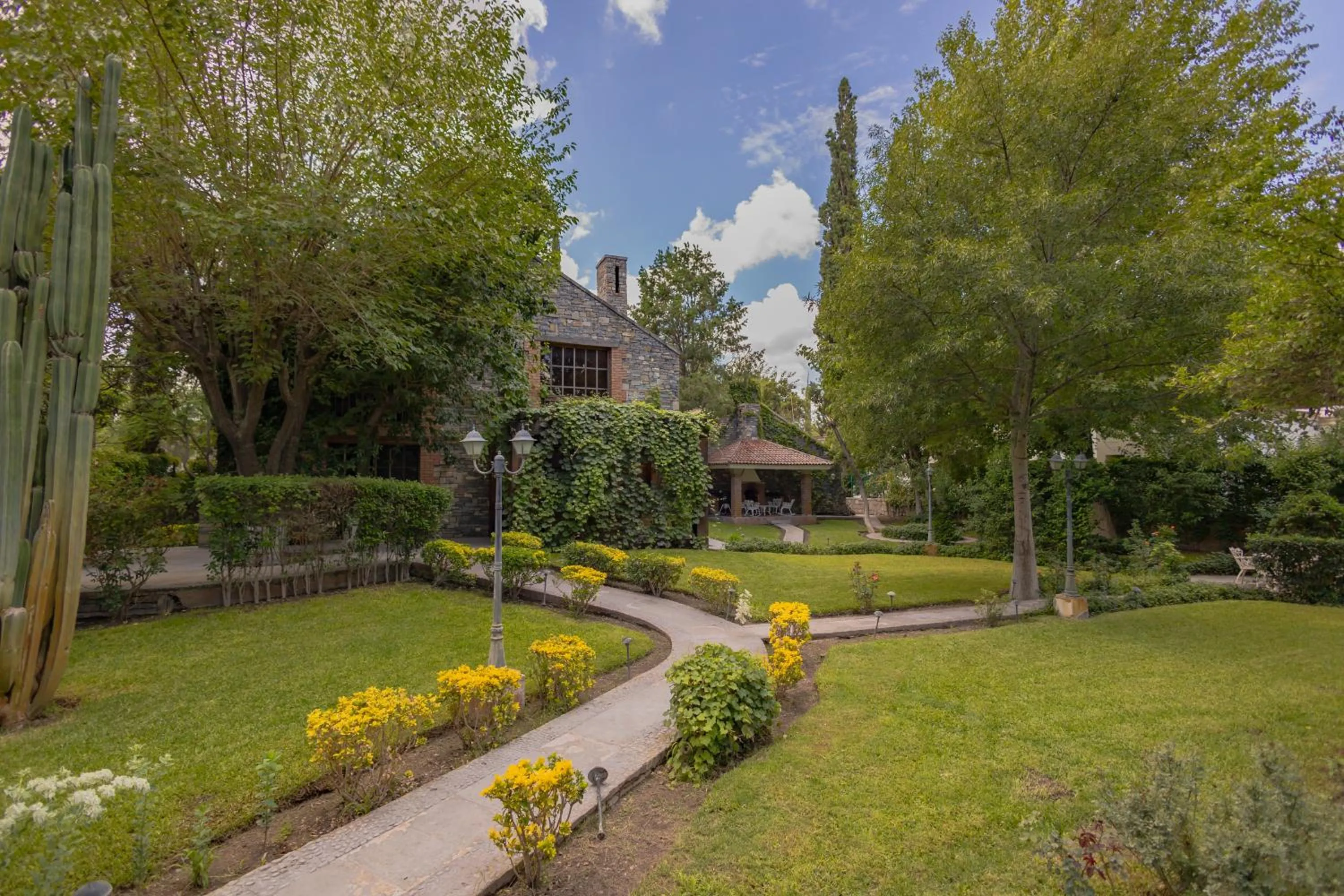 Garden in Casa Rincón by Lumina