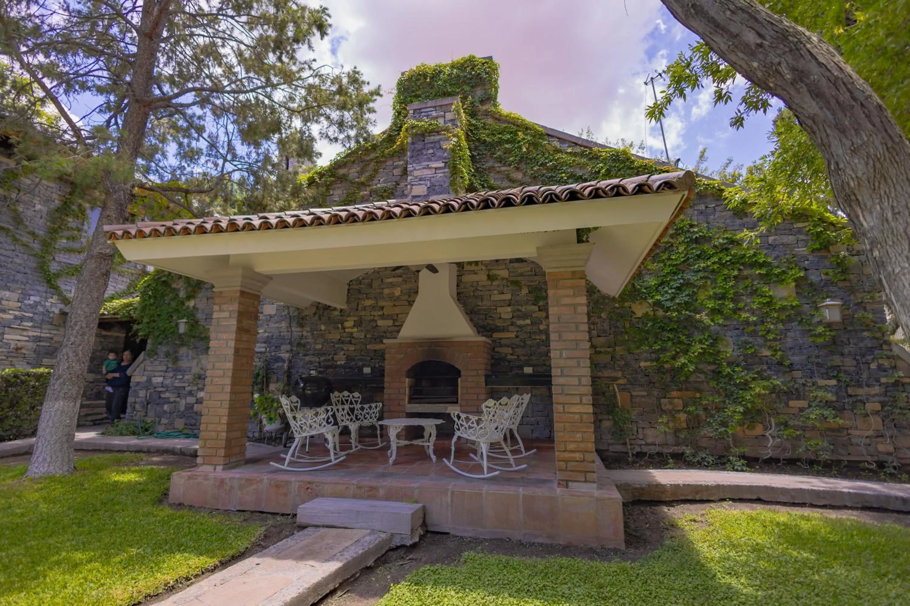 Patio in Casa Rincón by Lumina
