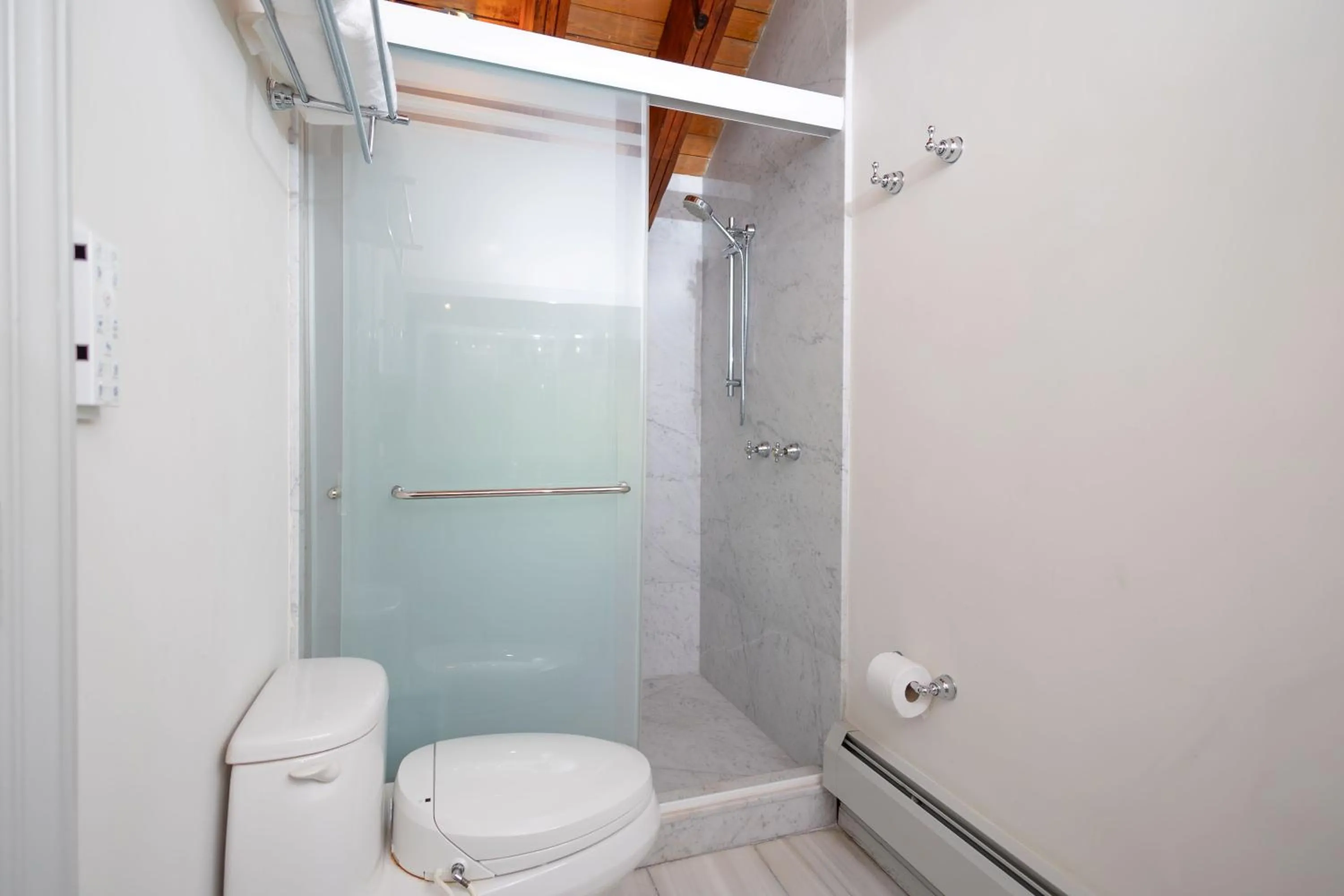 Shower in Casa Rincón by Lumina