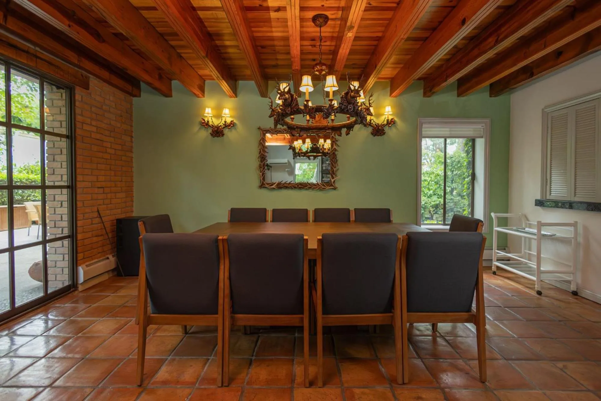 Dining area in Casa Rincón by Lumina