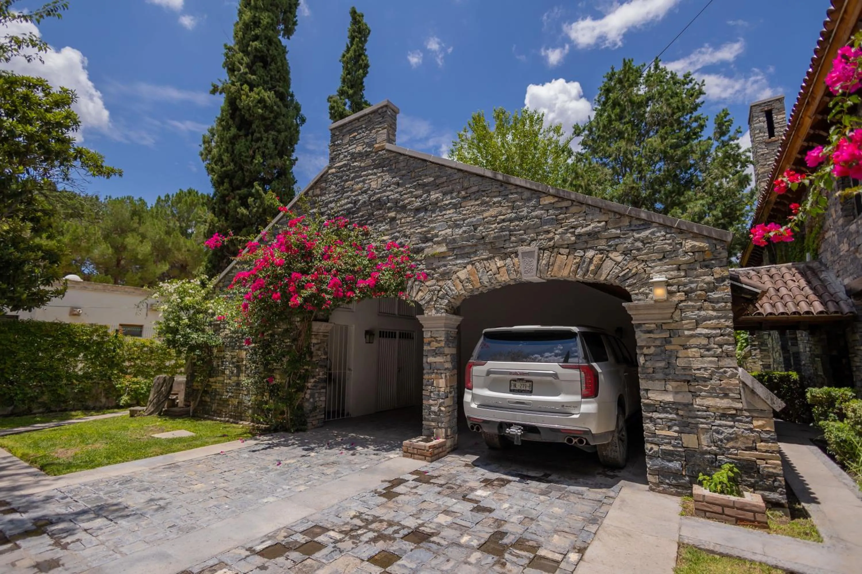 Property building in Casa Rincón by Lumina