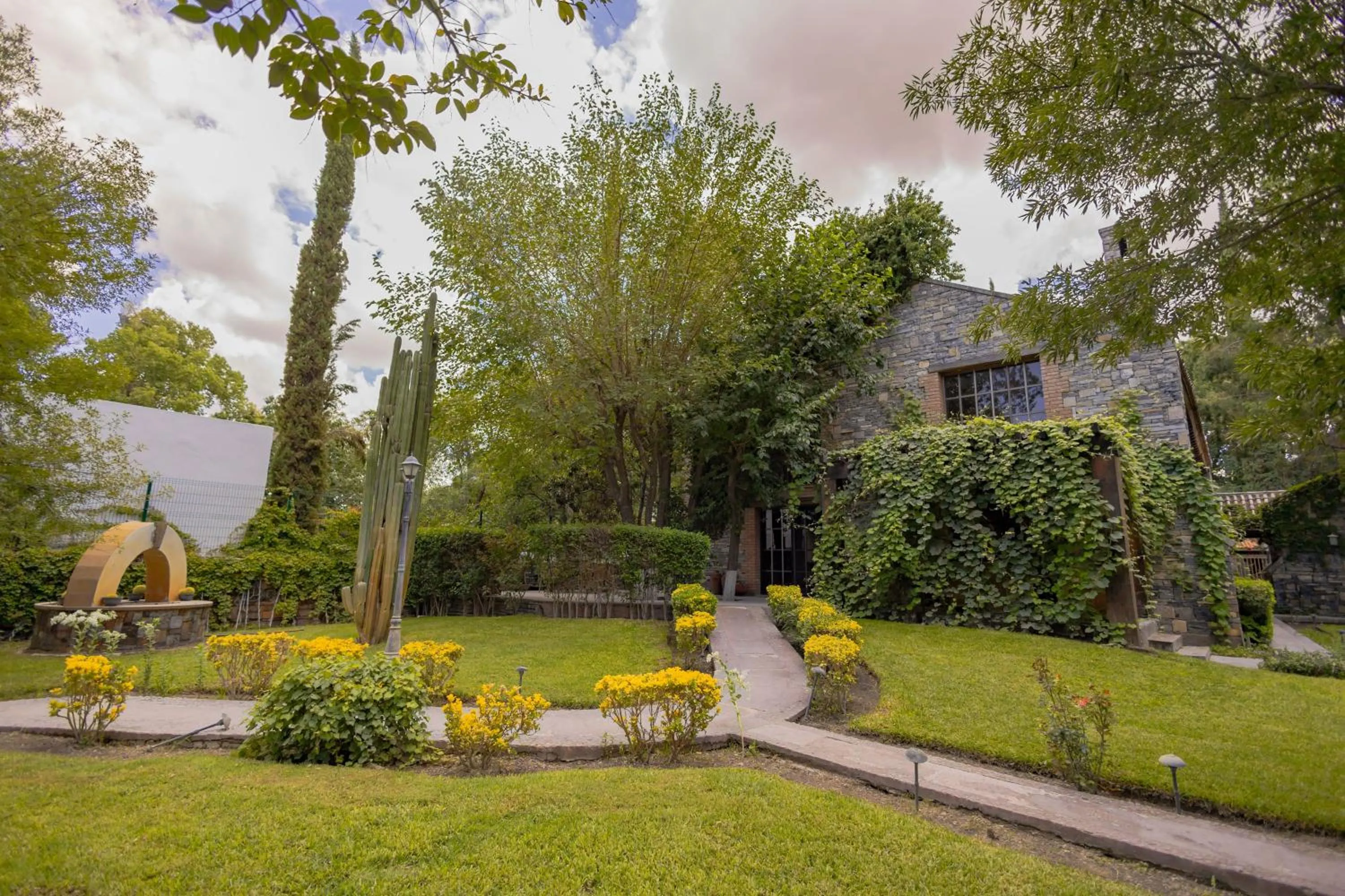 Property building in Casa Rincón by Lumina