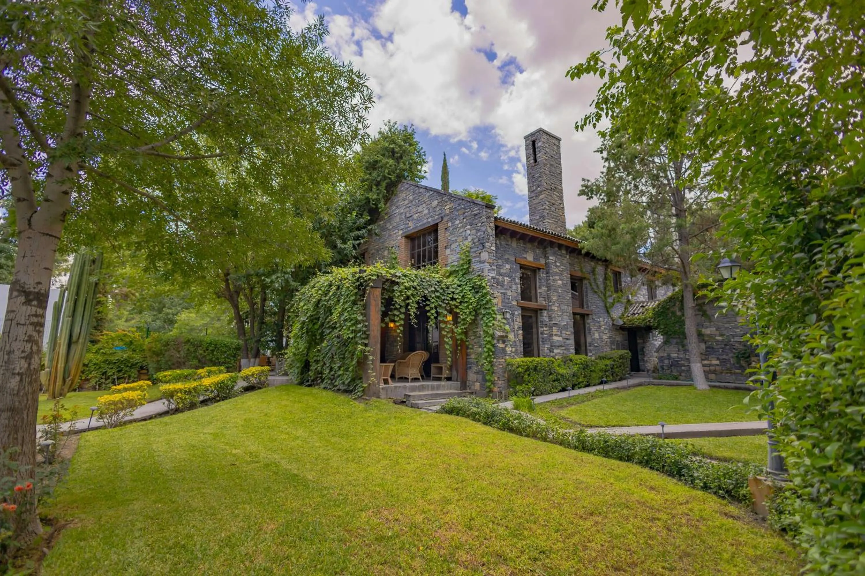 Property building in Casa Rincón by Lumina