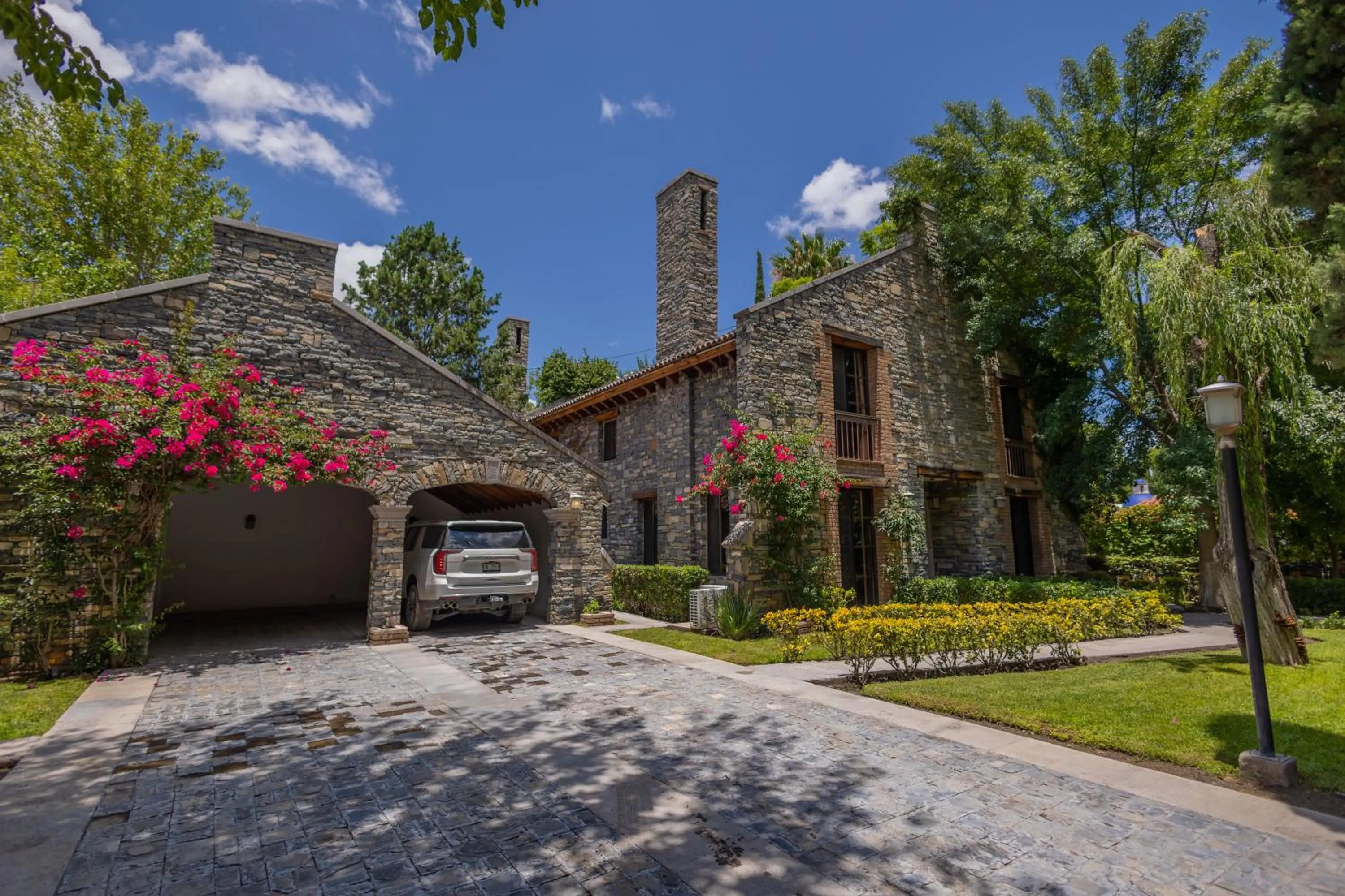 Property building in Casa Rincón by Lumina