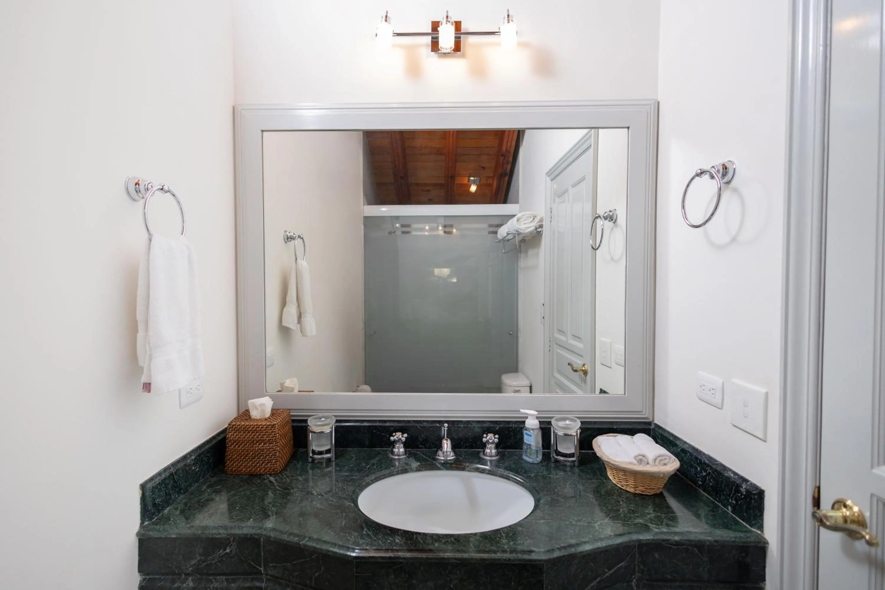 Shower in Casa Rincón by Lumina