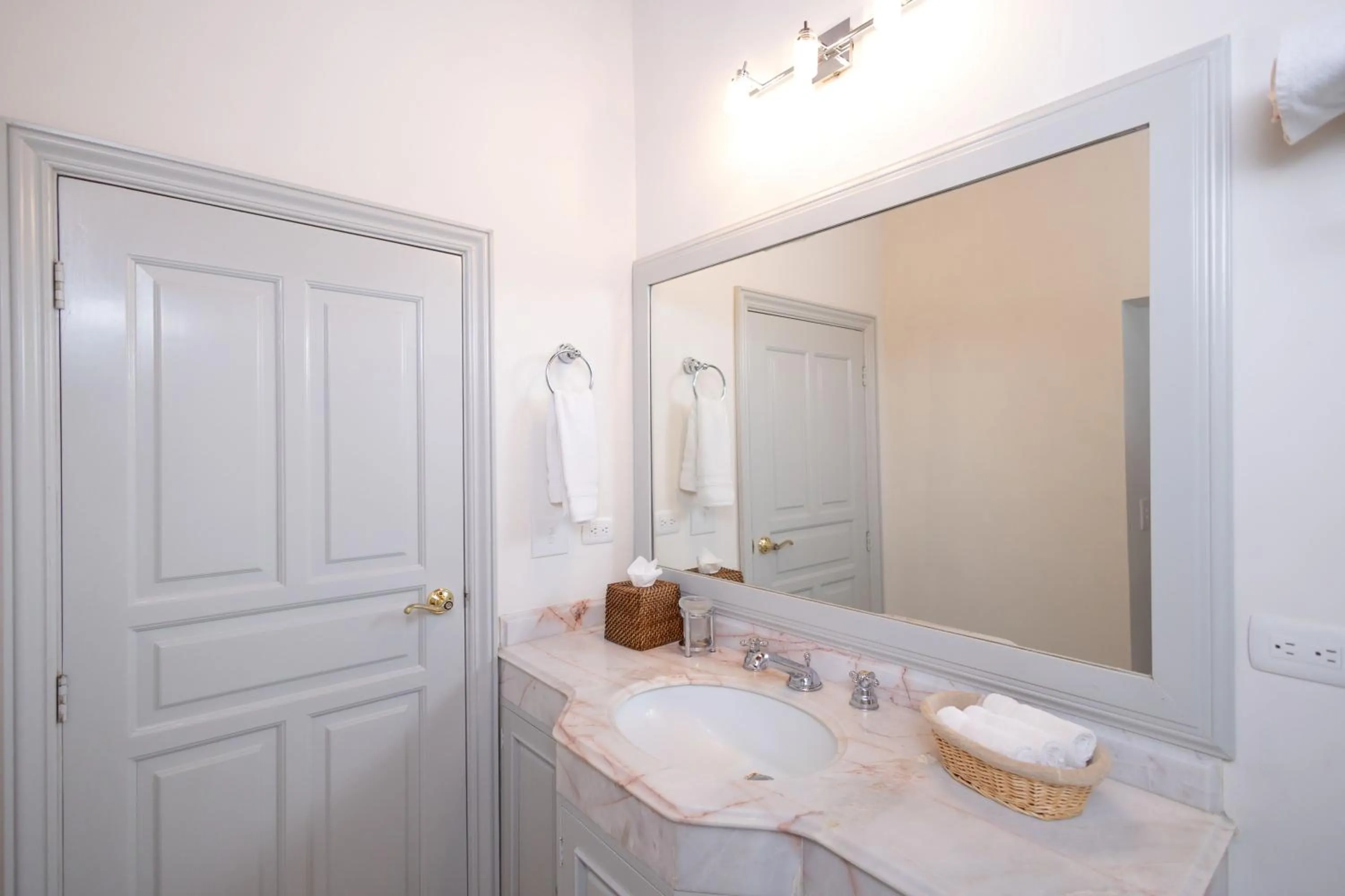 Bathroom in Casa Rincón by Lumina