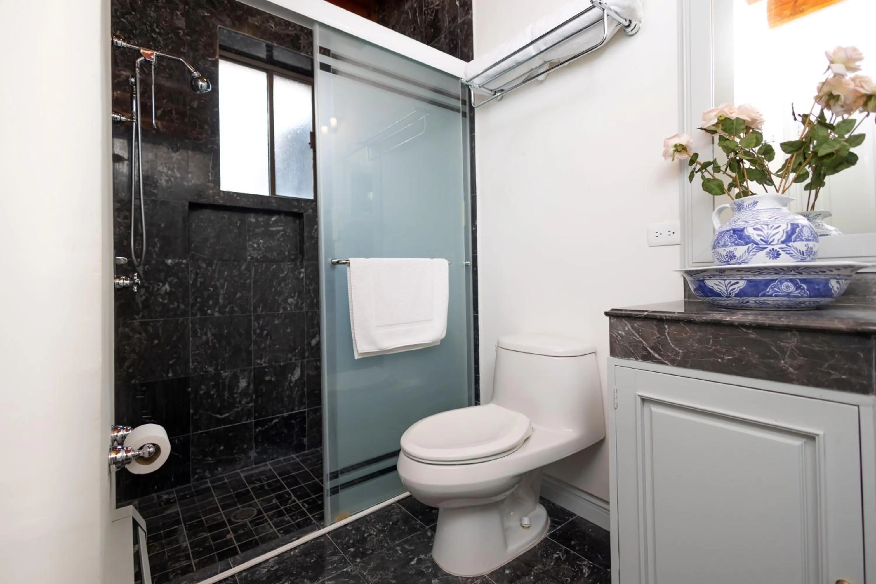 Shower in Casa Rincón by Lumina