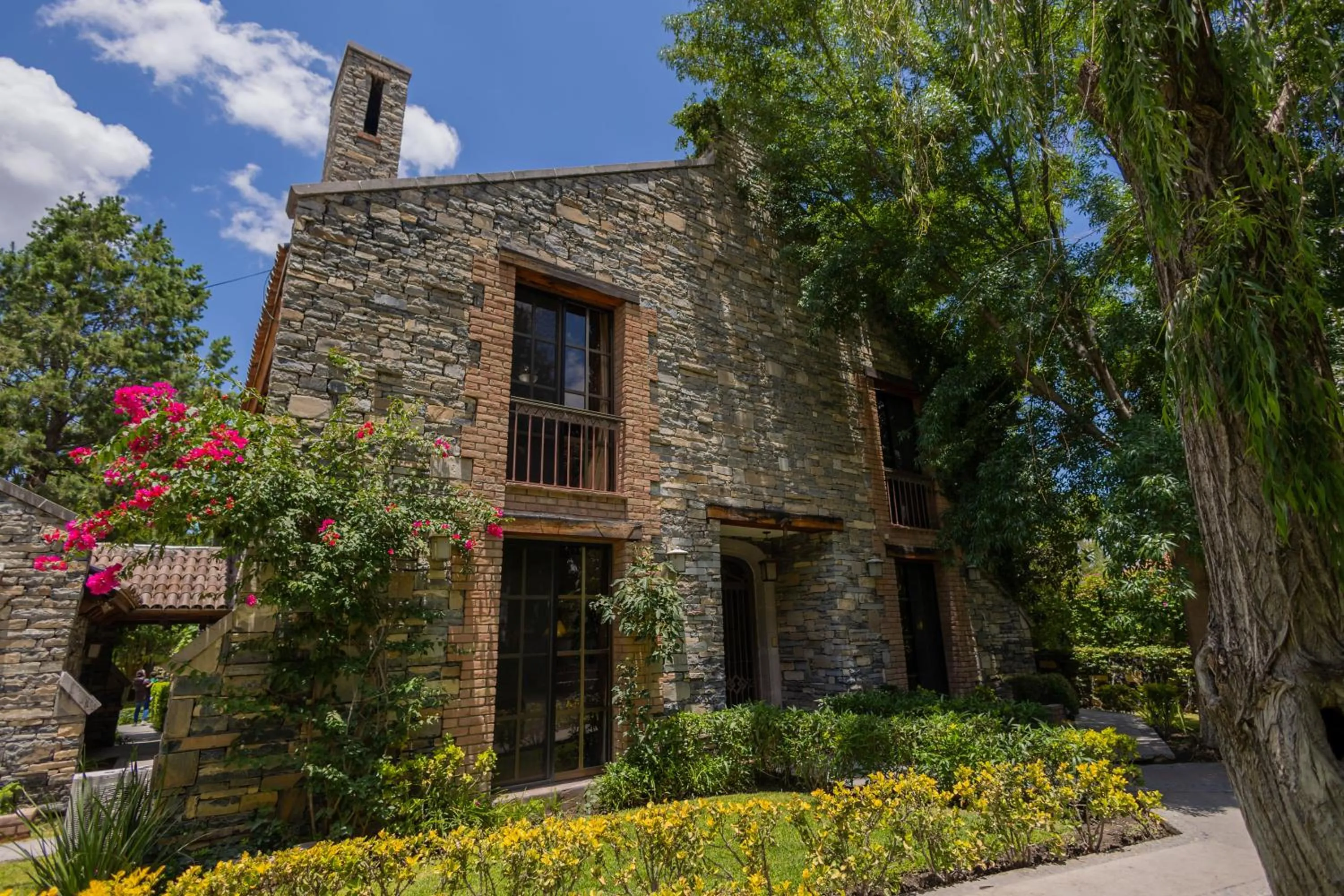 Property building in Casa Rincón by Lumina