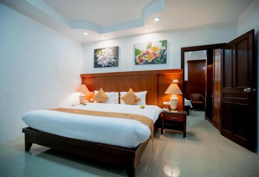 Bed in Hyton Leelavadee Hotel