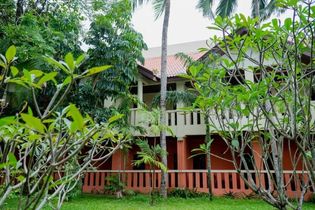 Hyton Leelavadee Hotel