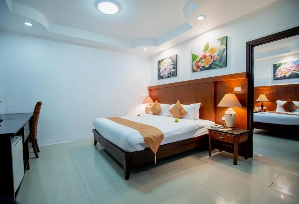 Bed in Hyton Leelavadee Hotel