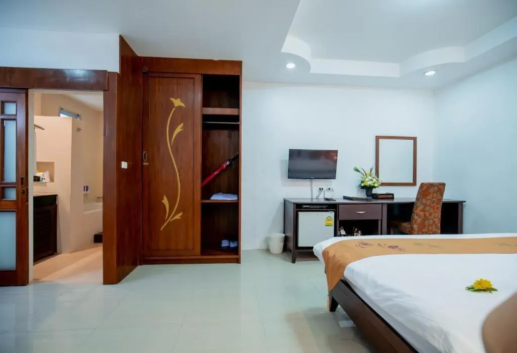 Bed in Hyton Leelavadee Hotel