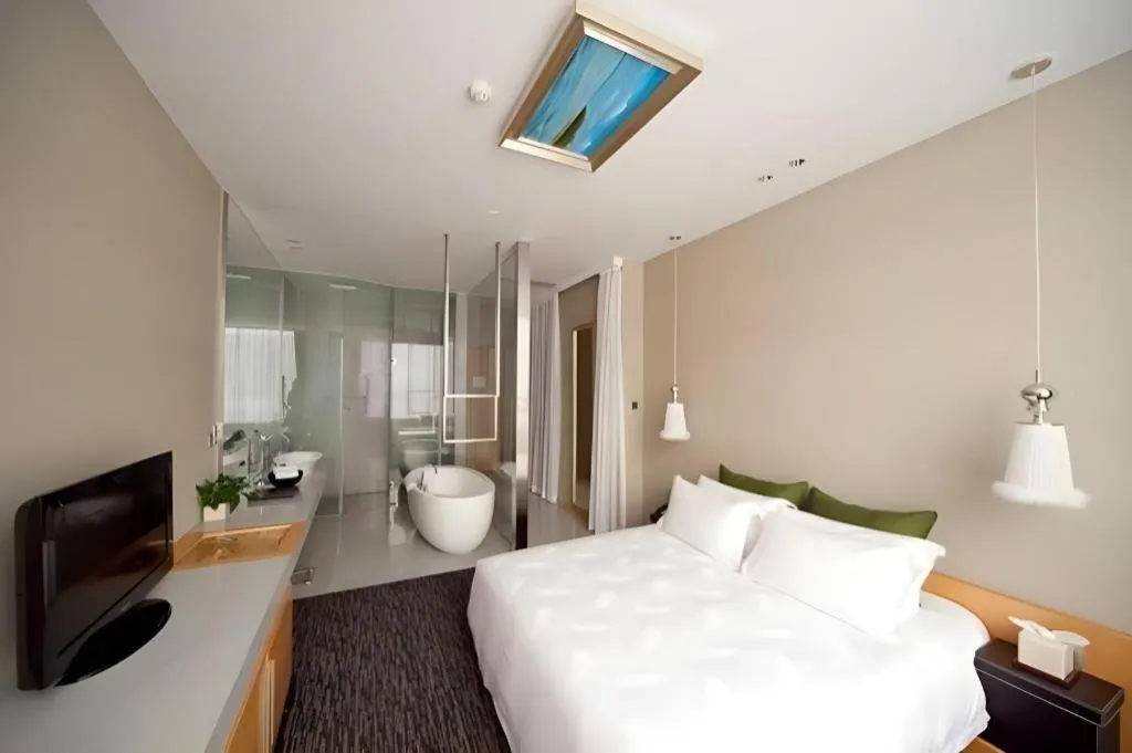 Bed in Guangzhou Carat Hotel