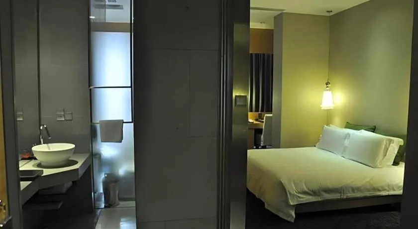 Bed in Guangzhou Carat Hotel