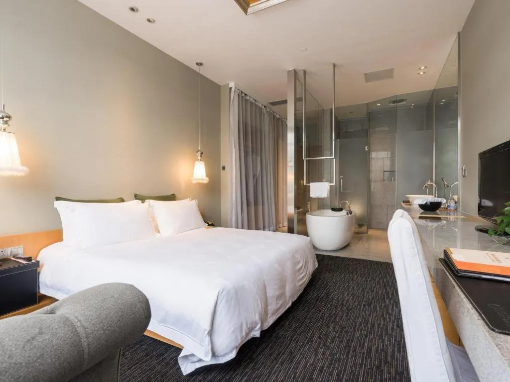 Bed in Guangzhou Carat Hotel