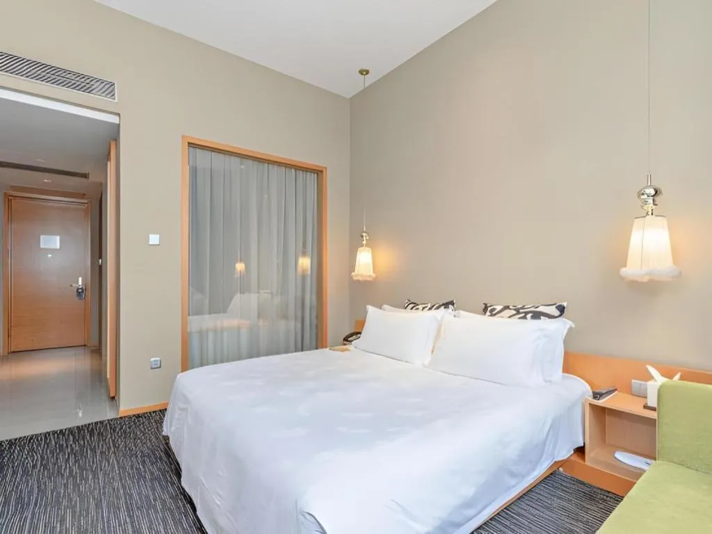 Bed in Guangzhou Carat Hotel