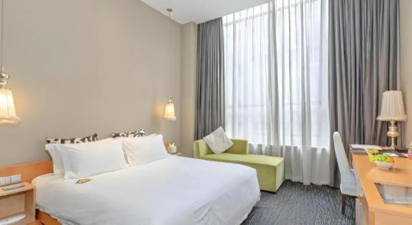 Bed in Guangzhou Carat Hotel