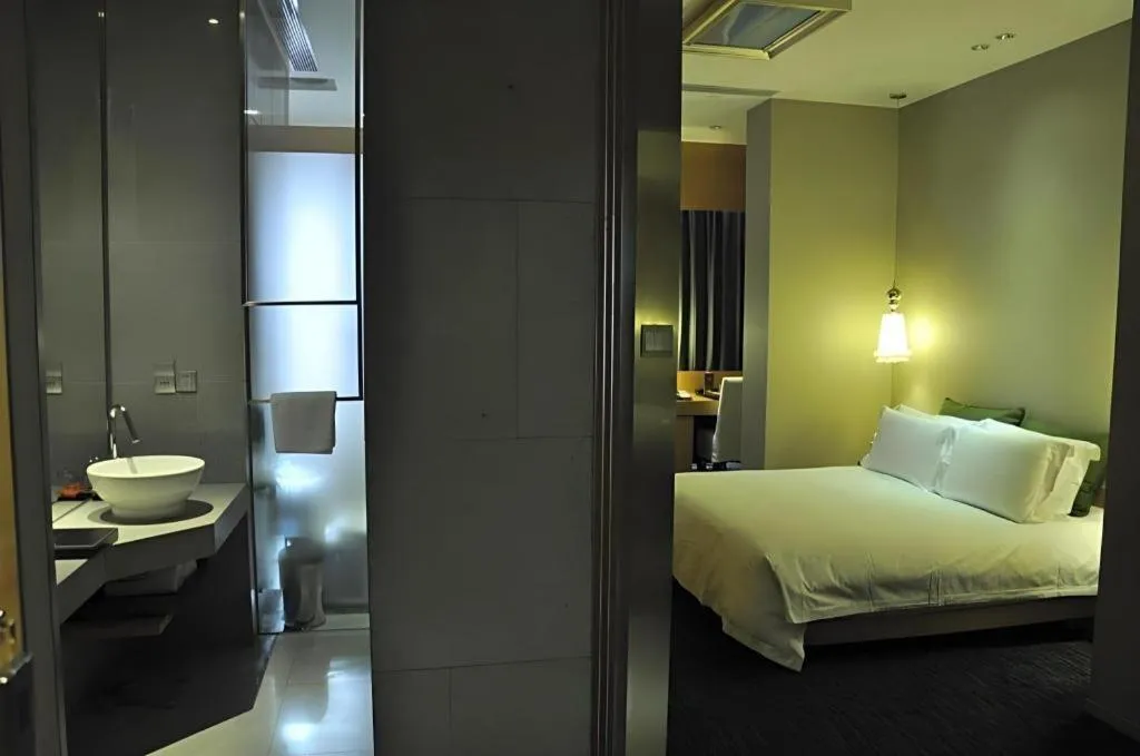 Bed in Guangzhou Carat Hotel