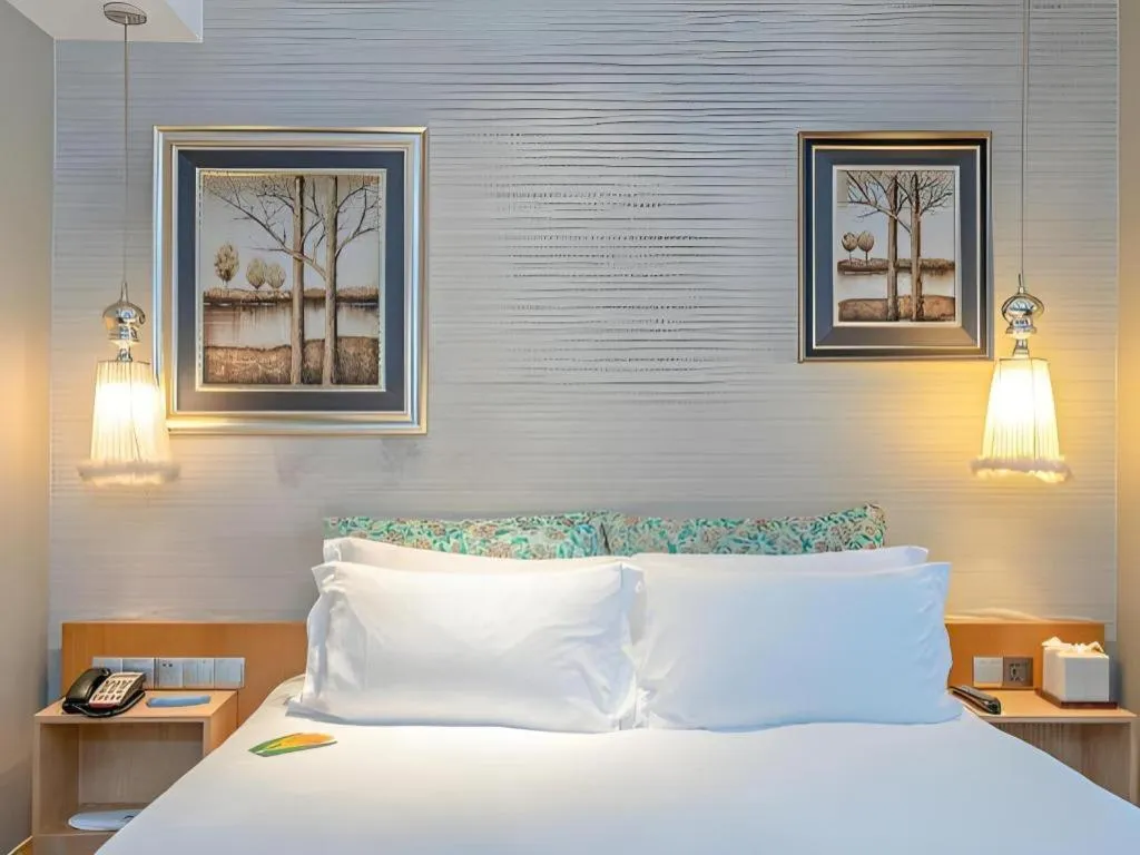 Bed in Guangzhou Carat Hotel