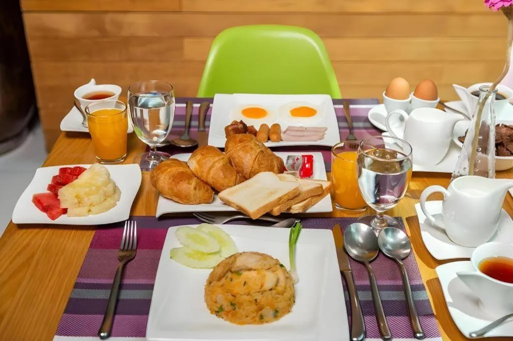 Seven Zea Chic Hotel