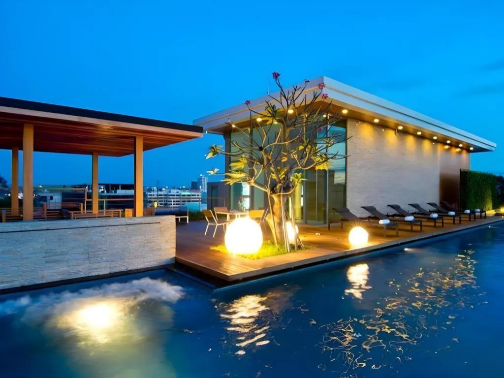 Seven Zea Chic Hotel