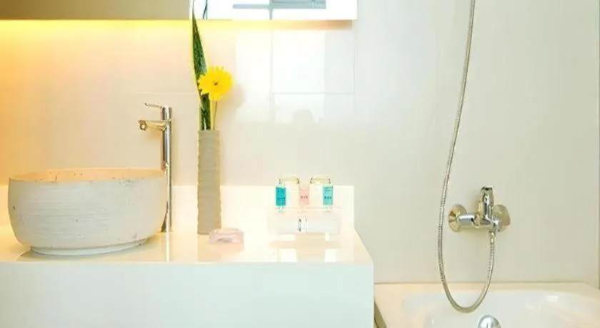 Seven Zea Chic Hotel