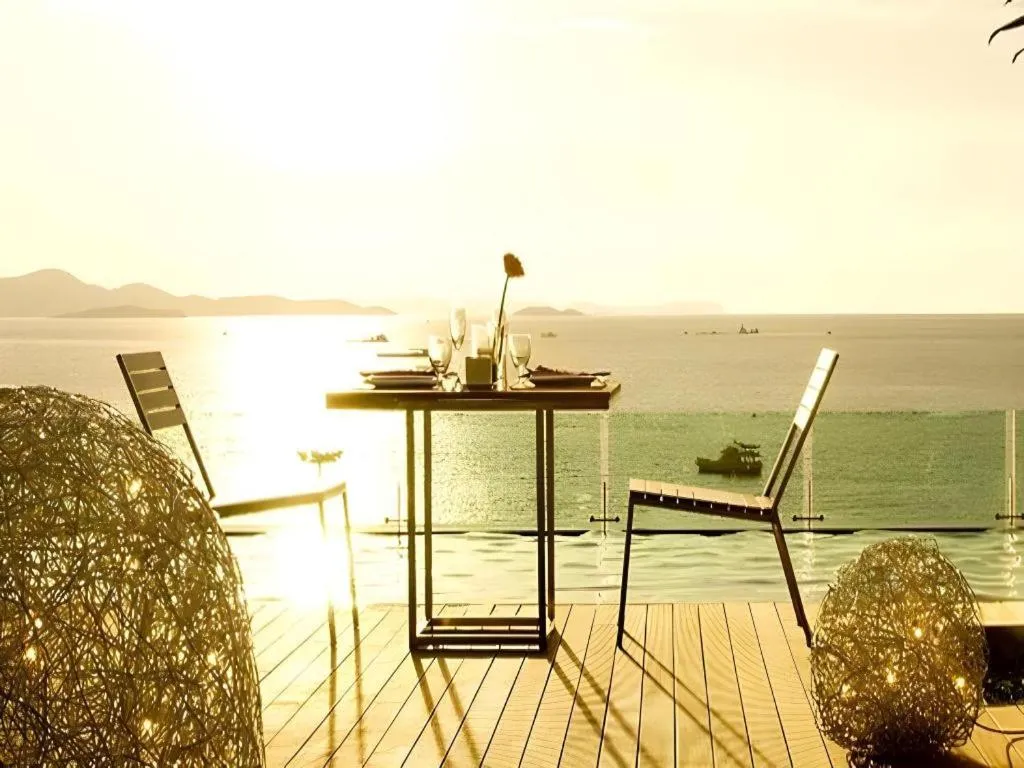 Seven Zea Chic Hotel