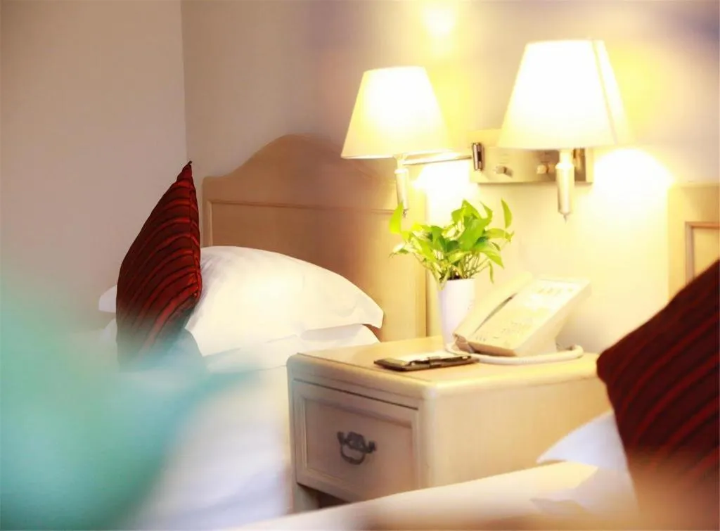 Bed in Jinglun Hotel