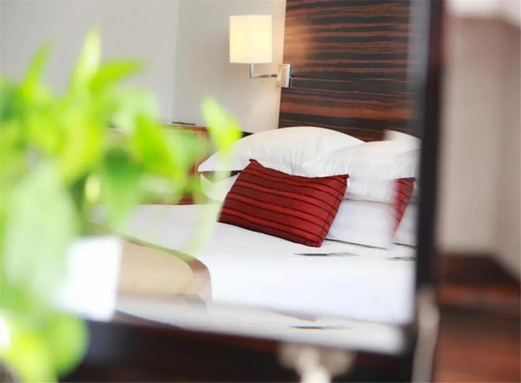 Bed in Jinglun Hotel