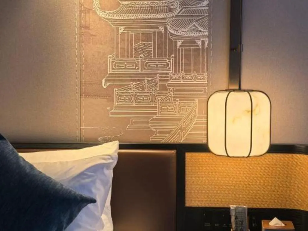 Bed in Jinglun Hotel