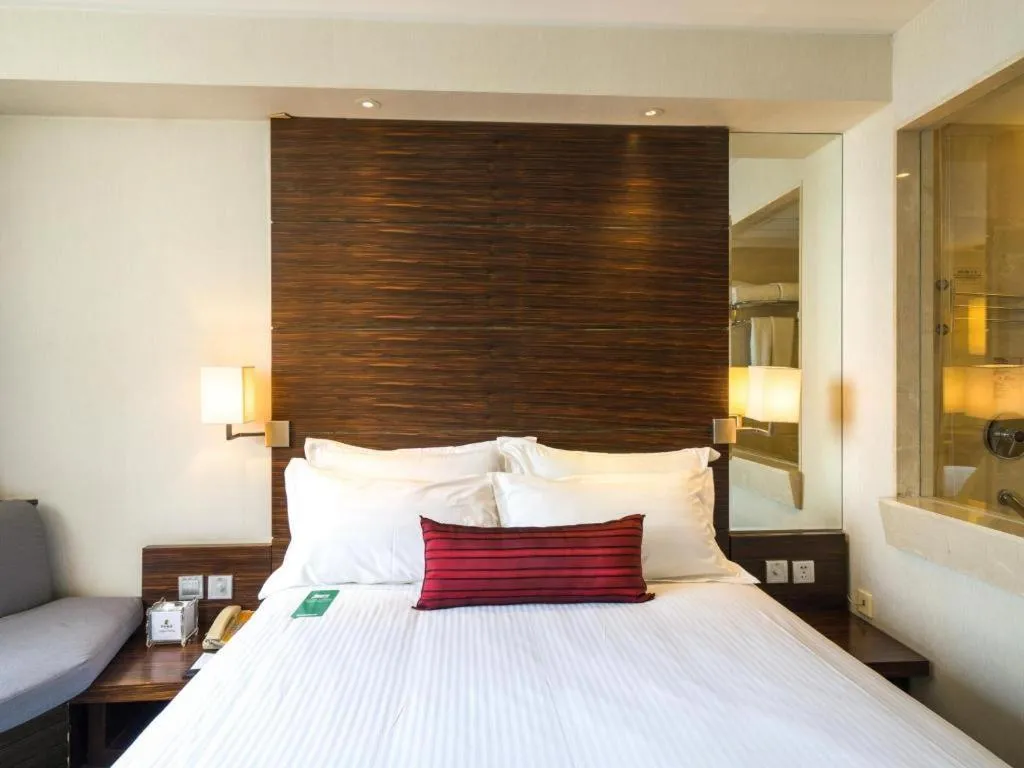 Bed in Jinglun Hotel