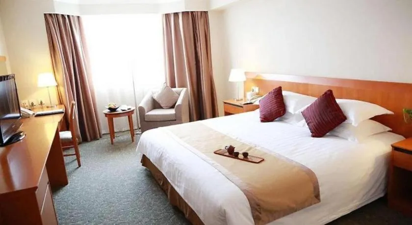 Bed in Jinglun Hotel