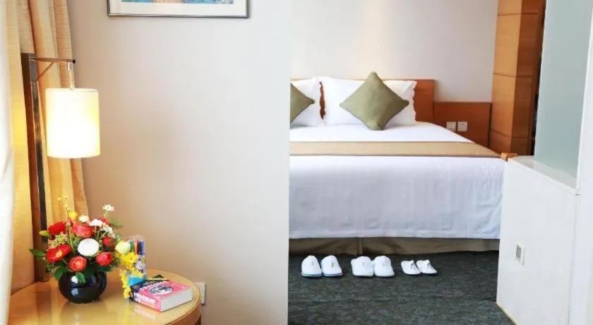 Bed in Jinglun Hotel