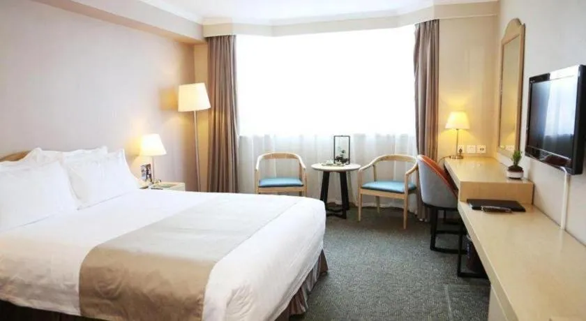 Bed in Jinglun Hotel