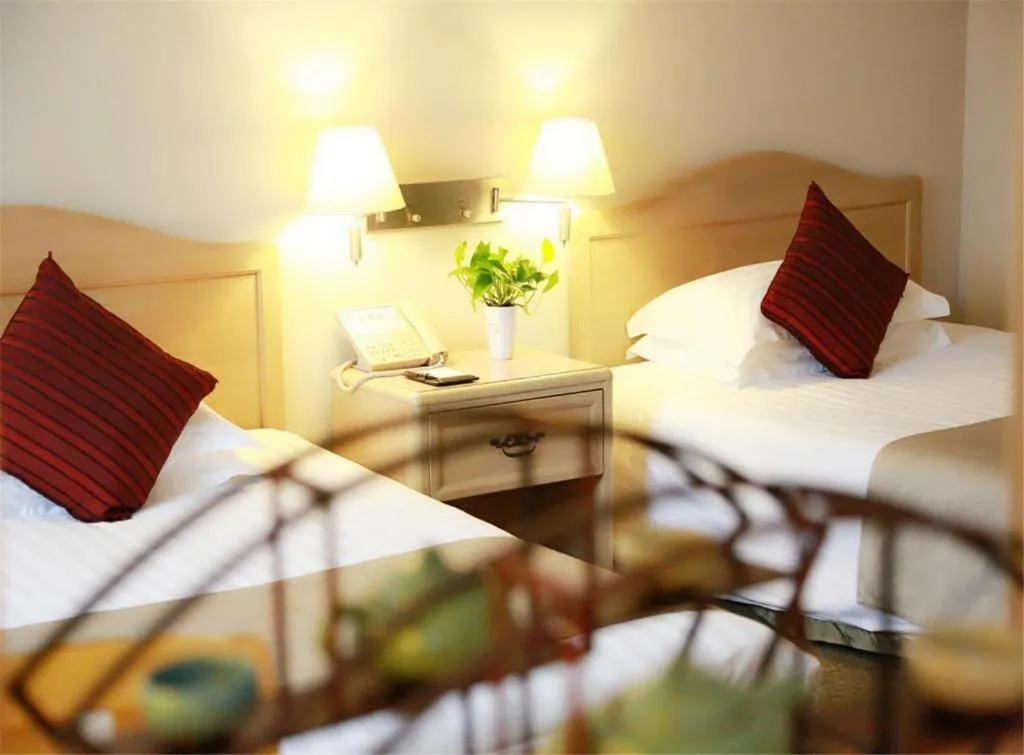 Bed in Jinglun Hotel