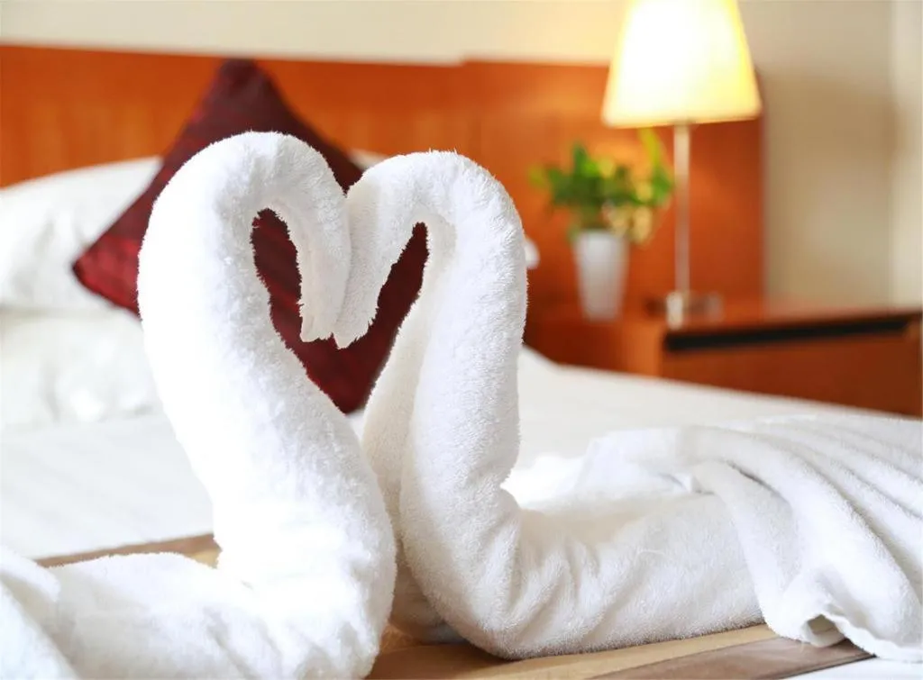 Bed in Jinglun Hotel