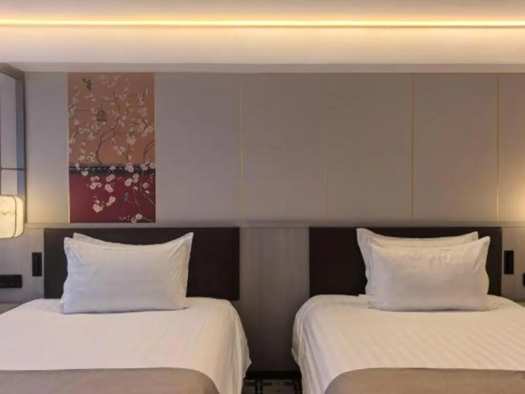 Bed in Jinglun Hotel