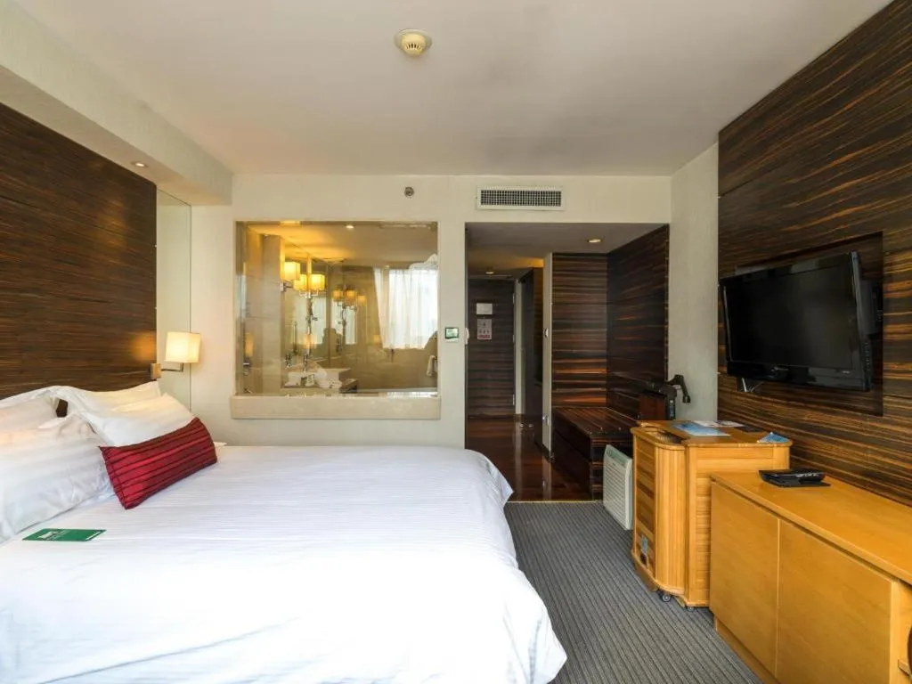 Bed in Jinglun Hotel